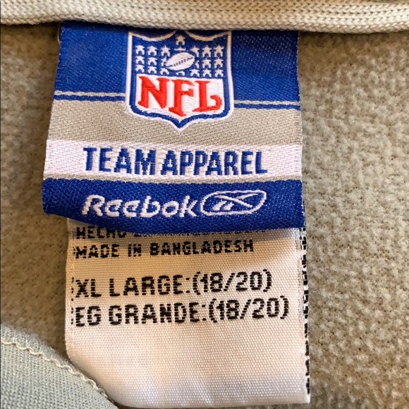 Eagles Sweater - Like New Never Worn! - Picture 3 of 6
